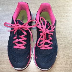 Under ArmourTennis shoes